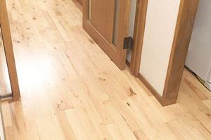 熟練した技術で施工を行う玄関ドア専科